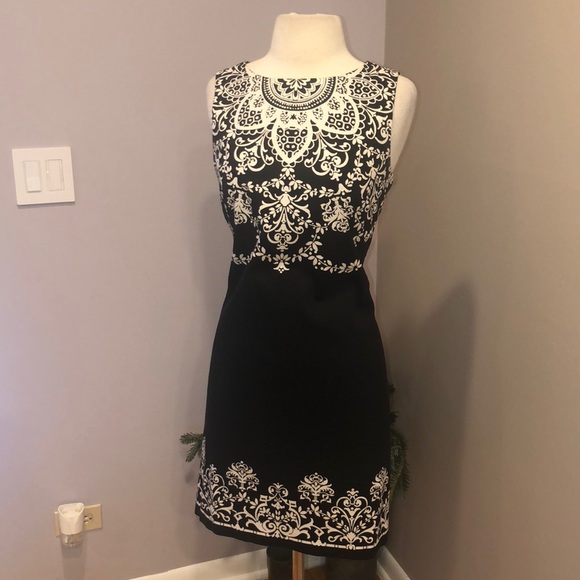 Maggy London Dresses & Skirts - EUC MAGGIE LONDON BLACK AND WHITE DRESS